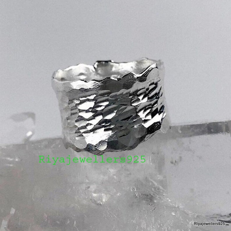 Anello a fascia larga in argento sterling martellato, anello in argento sterling largo, anello di dichiarazione in argento martellato, anello in argento martellato fatto a mano, spedizione gratuita immagine 7