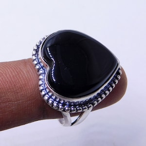 Anel preto de coração, anel de prata esterlina, anel com pedra de coração, pedra preciosa de ônix genuína, anel pequeno para o dia a dia, anel moderno, anel minimalista