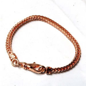 Peut inclure: Un bracelet en cha&icirc;ne en or rose avec une fermeture &agrave; fermoir.