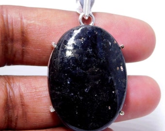 Ciondolo artigianale in nuummite della Groenlandia, 48 mm x 24 mm