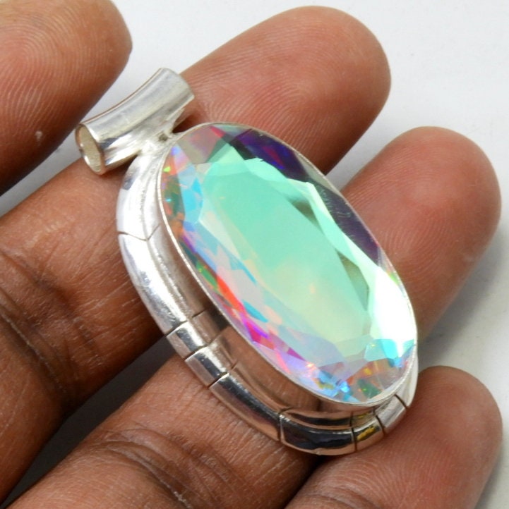 Bellissimo ciondolo con topazio arcobaleno mistico, gioielli in argento fatti a mano con pietre preziose, ciondolo importante in argento sterling 925, regalo di San Valentino. - Italia Bellissimo ciondolo con topazio arcobaleno mistico, gioielli in argento fatti a mano con pietre preziose, ciondolo importante in argento sterling 925, regalo di San Valentino. - Italia