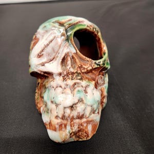 One-Eyed Mottled Ceramic Skull - Korean Halloween Decor