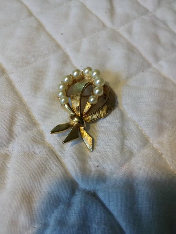 Brooch pin Crown Trifari Goldtone brooch