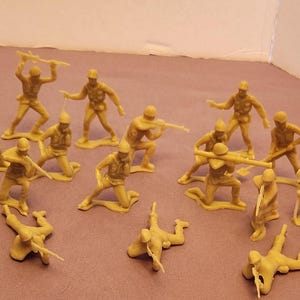 Vintage Tan Toy Soldiers - Set of 19