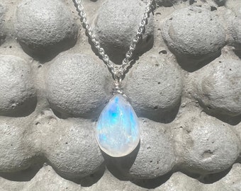 Rainbow Moonstone pendant Necklace, Moonstone Crystal Necklace, Dainty Moonstone, Sterling Silver Necklace, Moonstone Necklace