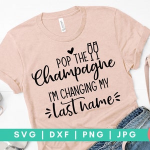 Pop The Champagne I'm Changing My Last Name SVG, VerlobungSSVG, Junggesellinnensvg, Bachelorette Shirt SVG, Braut SVG, I Do svg, I Said Yes svg
