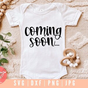 Próximamente SVG, Anuncio de embarazo SVG, Bebé recién nacido svg, Mamá Embarazo svg, Pronto será mamá svg, Mamá para ser camisa svg, Futura mamá SVG