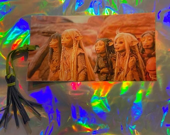 Dark Crystal Age of Resistance haute qualité Vinyle Laminated Scene Heroes of Thra Desert Bookmark gelfling podling Jim Henson Brian Froud
