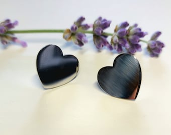Heart stud earrings - small stud earrings heart earrings gold and silver minimalist earrings made of stainless steel studs heart-shaped