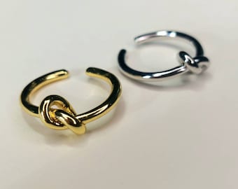 Knoten Ring Liebesknoten das Symbol der Verbundenheit in Gold und Silber größenverstellbar minimalistisch