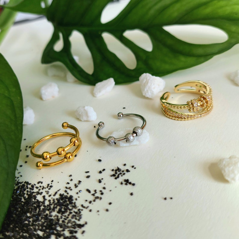 Anti Stress Ring mit beweglichen Perlen in Gold und Silber Bild 1