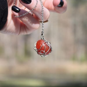 Echter Karneol Schönheit - Handgefertigte Drahtumwickelte Halskette für Kreativität und Motivation