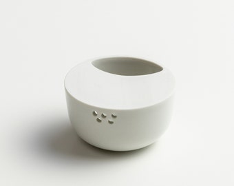 Stoneware porcelain salt shaker