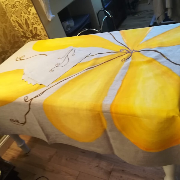 Mantel rectangular de lino hecho a mano único con conjunto de pañales. Decoración inspiradora de la sala de estar. Cubierta de mesa pintada a mano con servilletas.