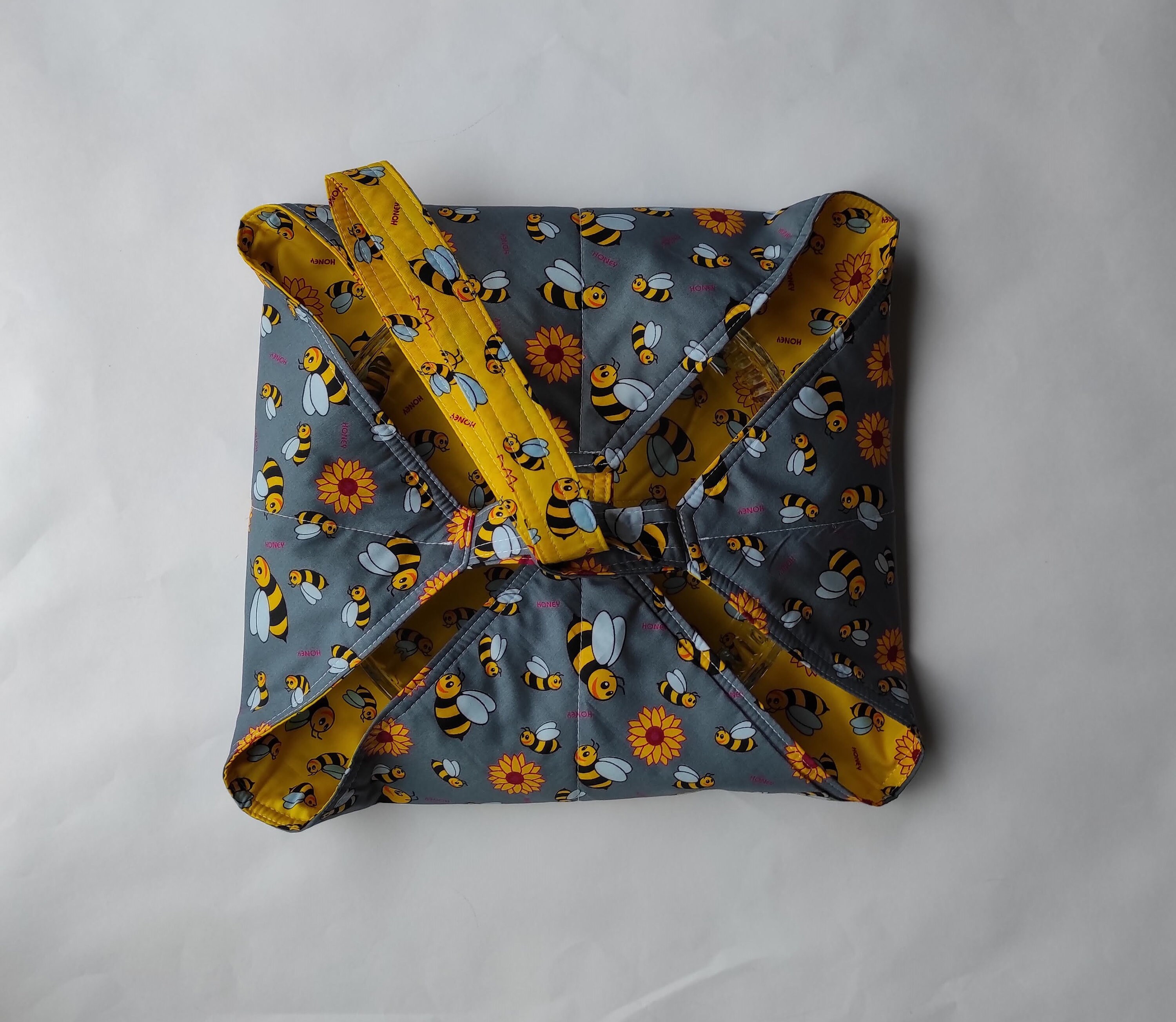 Cake Carrier. Reusable Pie Tote Bag. Reversible Quilted Casserole