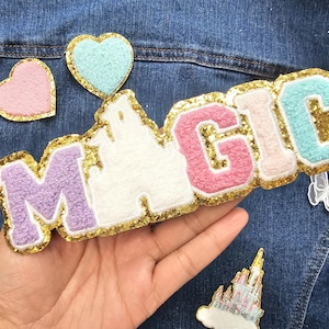 Broderie magique Château Disney Chenille Iron on Patch | Écusson magique doré pailleté de 7 po. pour sacs à dos, vestes, vêtements pour enfants, travaux manuels, bricolage