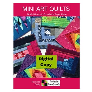 Op de afbeelding: Een digitaal downloadpatroon voor 54 mini-quiltblokken. Het patroon bevat een verscheidenheid aan kleurrijke quiltblokken met geometrische ontwerpen. De tekst "MINI ART QUILTS" en "54 Mini Blocks to Foundation Paper Piece" wordt bovenaan de afbeelding weergegeven. De tekst "Digital Copy" wordt in een groene doos in het midden van de afbeelding weergegeven. De tekst "Rachelle Craig" en "Rachelle Handmade" wordt onderaan de afbeelding weergegeven.