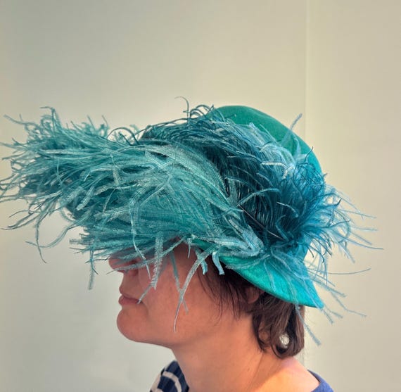Vintage Feather Trim Women\'s Hat in Green Green Peacock Feather Pillbox Fascinator: Vintage Style Mini  main image 4