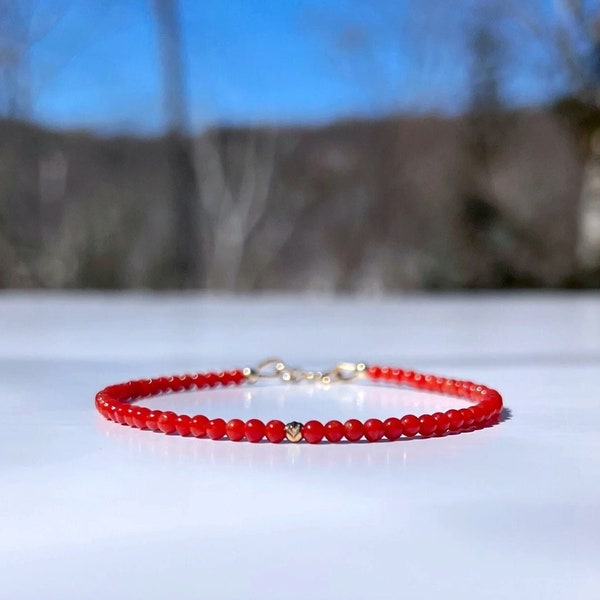 Bracciale in corallo italiano, corallo non colorato della Sardegna, corallo rosso pomodoro, corallo naturale del Mar Mediterraneo, oro riempito 14K, piccolo braccialetto delicato