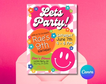 Puede incluir: Una colorida invitación de fiesta de cumpleaños con las palabras "Lets Party!" en blanco sobre una nube rosa. La invitación incluye el texto "Rae's 9th Birthday" y los detalles del evento. Una carita sonriente rosa y flores completan el diseño.