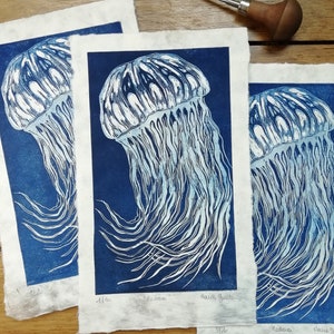 Linogravure "Medusa", approx. 15x25.5cm, meduse, illustration, impression à la main, bleu de prusse, dégradé noir