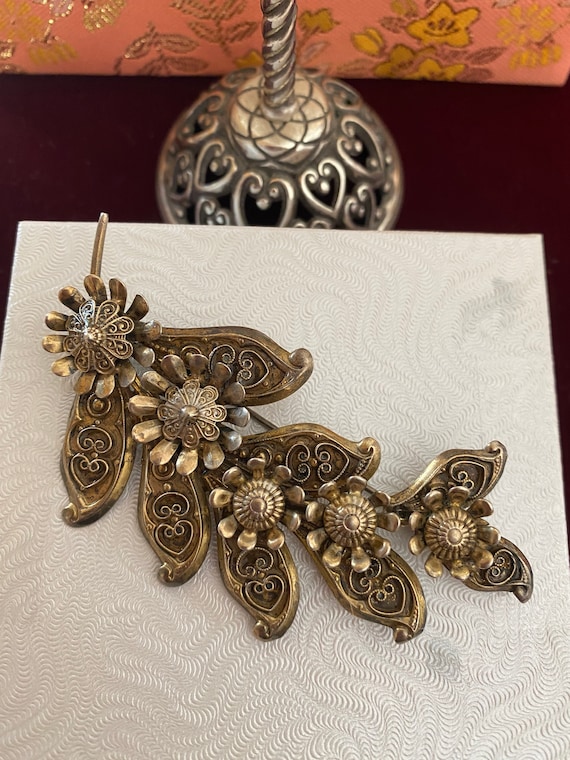 Large vintage sterling floral brooch. Unique beaut