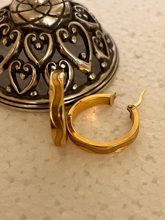 vintage 14k gold 1” hoop earrings