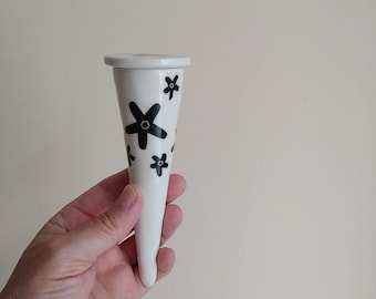 Gänseblümchen Design-Keramik-Olla, handgemachte organische Art-Oya, Zimmerpflanzen-Gießspitze, weiße Pflanzenwasserbirne, Adventskalender-Geschenkidee