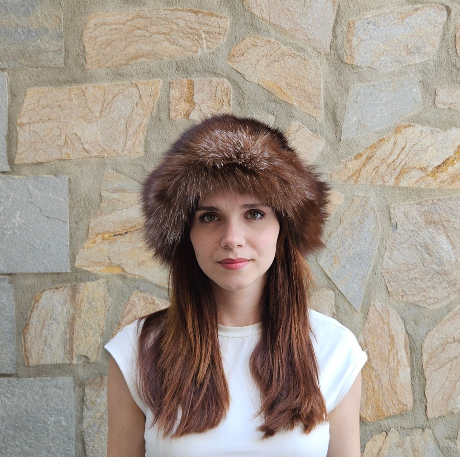 Chapeau Femme En FOURRURE VÉRITABLE - Taille 57-58, Couleur Rouge Et Gris, Neuf Sans étiquette