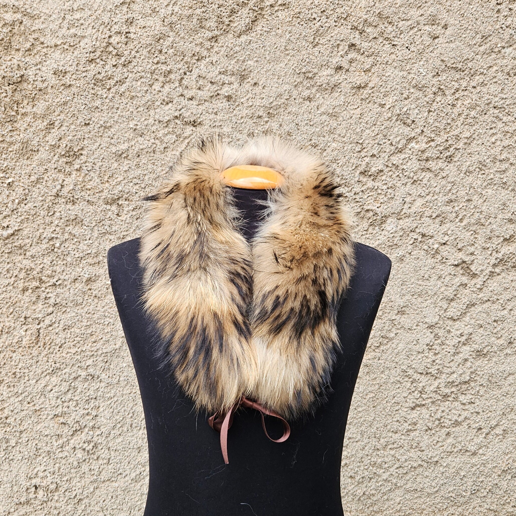 Vendo pelliccia di raccoon fatta fare su misura... - Depop