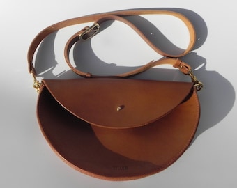 Tan Leder Halbmond Umhängetasche XL / handmade / Crossbody bag / Schultertasche aus Leder / Lederhandtasche / Braune Schultertasche