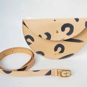 Large leopard slim half moon crossbody bag / handmade / Leather waist bag / Leather belt bag / Half moon fanny pack / Leather clutch 画像 7