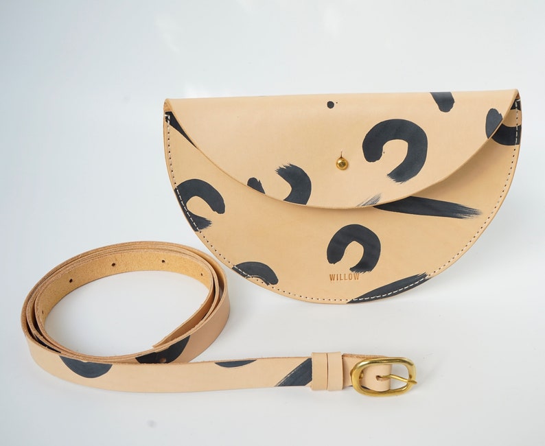 Large leopard slim half moon crossbody bag / handmade / Leather waist bag / Leather belt bag / Half moon fanny pack / Leather clutch imagem 7