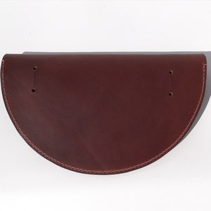 Petit sac à bandoulière demi-lune fin marron chocolat / Sac banane en cuir / Sac banane en cuir / Sac ceinture en cuir / Sac banane / Pochette en cuir image 5