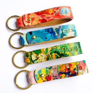 Gepersonaliseerde marmeren leren sleutellus / gepersonaliseerde sleutelhanger / cadeau voor hem / haar / kerstcadeau / leren sleutelhanger / 3 jarig jubileum