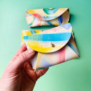 Handgeschilderde kaart portemonnee / portemonnee / portemonnee / kleurrijke portemonnee / leren portemonnee / geschenken / gepersonaliseerde geschenken / leren portemonnee