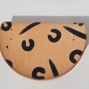 Large personalised leopard leather crossbody bag / half moon bag / Leather waist bag / Leather bag / Half moon fanny pack / Leopard handbag zdjęcie 3