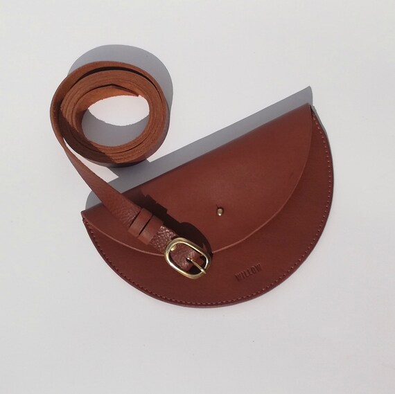 ★TOUT Y EST★ Small Half Moon Leather Bag ss4-025 SAC LOQUET TOILE SMALL BLACK – TOUT Y EST EN
