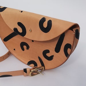 Large personalised leopard leather crossbody bag / half moon bag / Leather waist bag / Leather bag / Half moon fanny pack / Leopard handbag zdjęcie 5