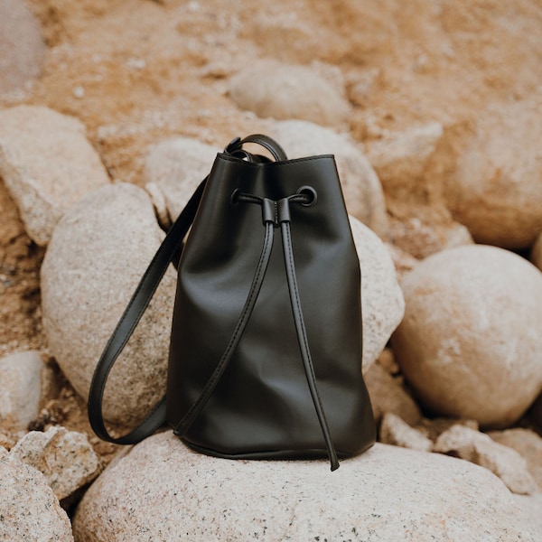 Cactus Leather Bucket Bag / Vegan bag / Faux leather bag / Vegan shoulder bag / Drawstring bag / Faux leather handbag / organic bag