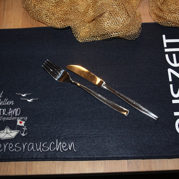 Tischset aus Filz -- verschiedene Farben - maritimer Spruch -- Meeresrauschen -- Auszeit -- Personalisierung möglich - Stickerei - Druck