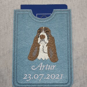 Heimtierausweis Basset naturgetreu gestickt  auf Wunsch  mit Namen und Geburtsdatum des Hundes-- personalisierbar --