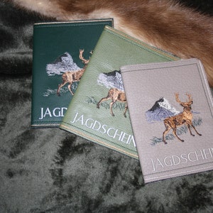 Jagdscheinhülle -aus Lederimitat- verschiedene Farben... bestickt mit Hirschmotiv .... auf Wunsch mit Namen ..