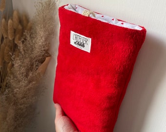 Book protector pouch, cover for e-reader, touchscreen tablet in red bamboo sponge