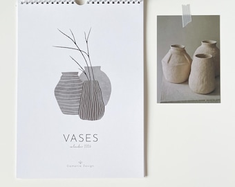 2026年壁掛けカレンダー（アートポストカード付き）｜花瓶のイラスト、再生紙、環境に優しいギフト