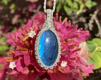 Blue Labradorite Macrame Pendant Necklace: Healing Stone Jewelry