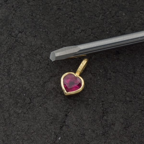 Ruby heart pendant (treated) made of 750 gold