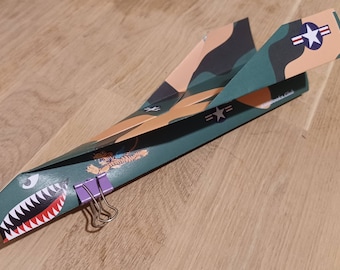Flying Tigers P-40B Warhawk Papierflieger (druckbare PDF)