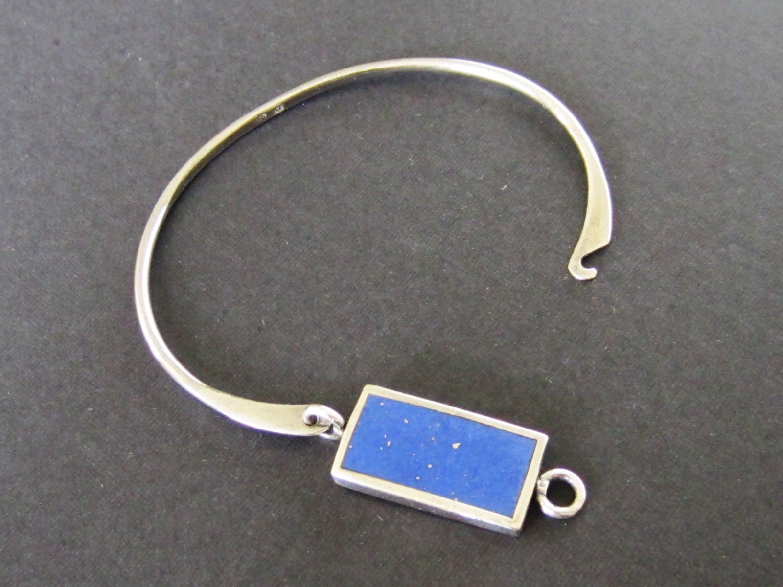 MCM スターリングシルバーとラピスラズリのバングルブレスレット