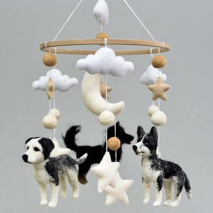 Móvil de perro personalizado Móvil de bebé Perro Mascotas Decoración de guardería Móvil de cuna de fieltro hecho a mano Regalo de baby shower Móvil de animales neutros